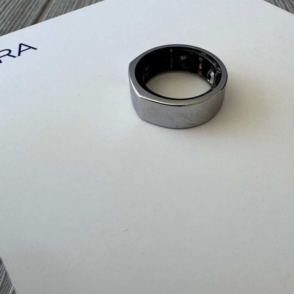 Oura Ring Gen 3 in Silver (size 8)
